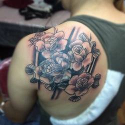 Primera sesión de cubrimiento de tatuaje con rosas. #tattoo