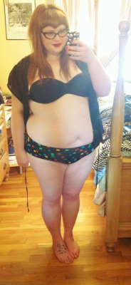 bigfatcherrybomb:  Oh haiii  sunshine on my belly 