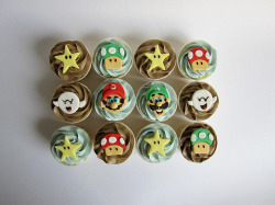 insanelygaming:  Mario Cupcakes Created by abakedcreation