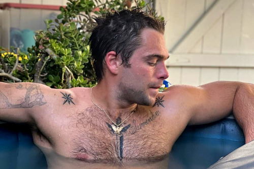 froylanmadden:a wet DYLAN SPRAYBERRY for you dash