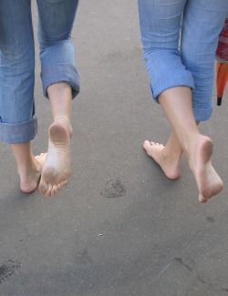 luv4hertoes:  Yes,  barefoot walkers