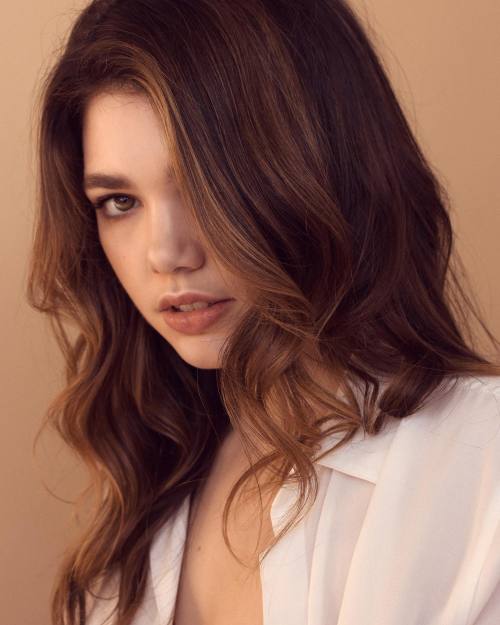 thecutiecollective:  Alisha NewtonIG: AliJNewton📷 Jenna Berman