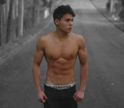 sixpackde:  https://www.tumblr.com/blog/sixpackde