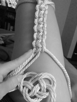 kinbaku-bondage:  leatherlacedbass:  little—librarian:  pretty-naked-bones: