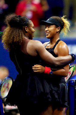 angiekerber:  Naomi Osaka of Japan hugs Serena Williams of the