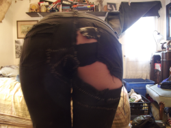 sexyposipunks:  i think it is time for some more sewing what
