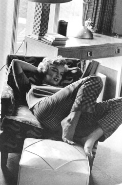 adelphe:Marilyn Monroe photographed by Andre de Dienes, 1953
