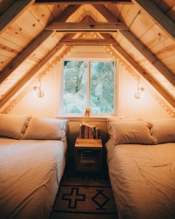 wild-cabins:  Berty Mandagie