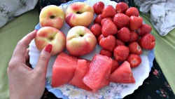 cocodura:  Look! My mom just brought me a fruit platter. She