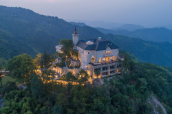 veesko:  This Scottish Castle in China Is All About Nature-Infused