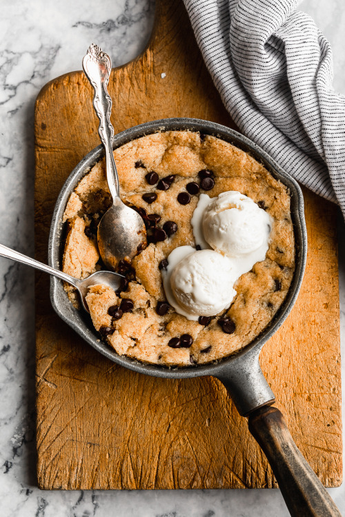 delta-breezes: Skillet Cookie {GF} | Peanut Butter & Chocolate