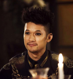 dailyharryshumjr:  Magnus Bane in the Shadowhunters 3x03 promo