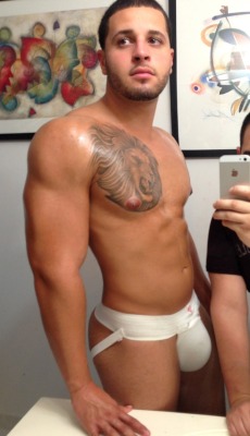 dickgalore:  menandjocks:  damn!   OK SO THE DUDE STANDING NEXT