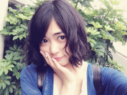 acehikari4:  xxxakaskorpion:  Maeda Ami G+ 2014/08/13  今日髪切りました♡10年ぶりのボブヘアー♡Today