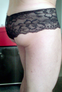 Sexy ass in panties… Thanx for sharing … @001kifotos
