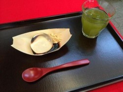 i-love-asian-food:  animemangadaisuki:  Water Cake A Japanese