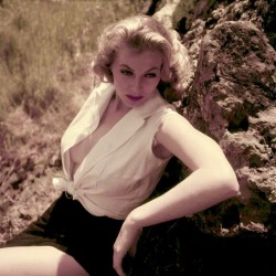summers-in-hollywood:Anita Ekberg, 1956. Photo taken by Peter