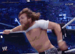 wrasslormonkey:  The knee we’ve been waiting for (by @WrasslorMonkey)
