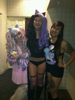 Nicole & Jen. I look like a demon kitty omfg.