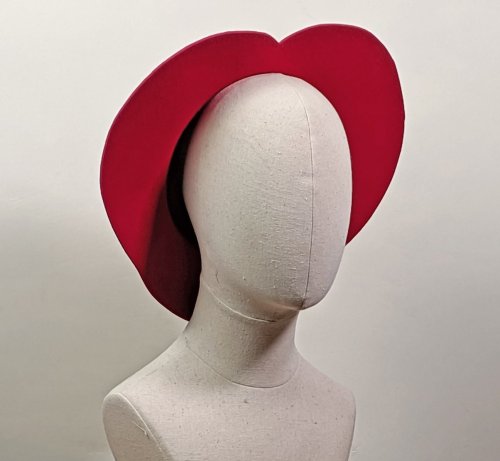 bettyfelon: “Sloane” 1940s Style Heart Halo Hat https://nicolettacarlone.com/collections/accesories/products/heart-halo-hat?variant=31314559205463