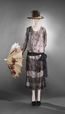 philamuseum:  Fashion Friday: We are feeling très chic these