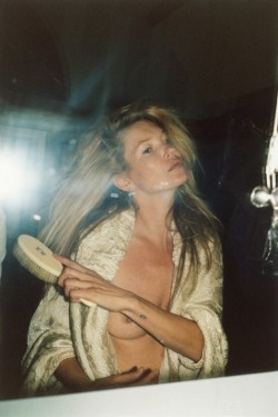 mazzystardust:  Kate Moss photographed by Juergen Teller 