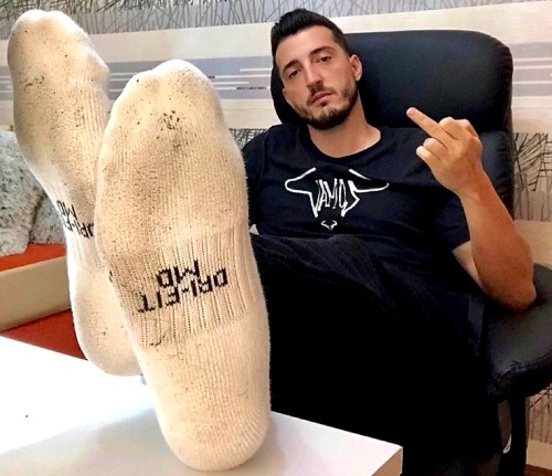socksandskins:https://socksandskins.tumblr.com/
