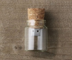 waffleguppies:  checkfancytech:  Message in a Bottle USB- The