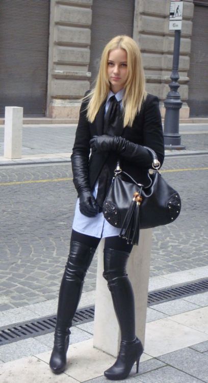 janice02316:  If there was a school with uniforms like this,