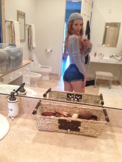 seductive-sluts-twitter:  Bella Thorne TOPLESS! @Seductive_Sluts