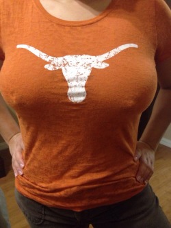 prettygreen71:  hotjuicykat:  Gotta love the Texas Longhorns!