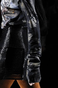 prada-milahno: Detail at Balmain Fall 2017 Ready-to-wear