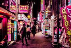 duckcity:  archatlas:    Tokyo’s Pink Glow   Xavier Portela takes