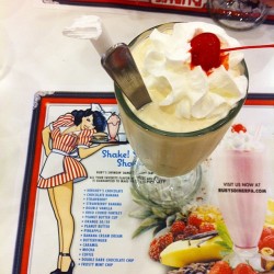 hexthepatriarchy:  This diner was super cute 🍦  What’s