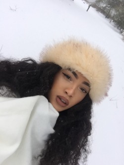 a-shadyqueeen:  Who is this snow goddess