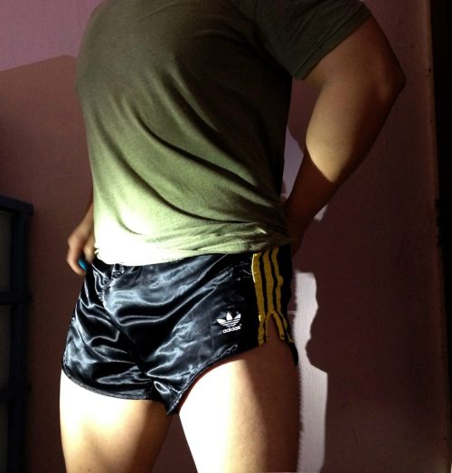 guysinshortshorts.tumblr.com/post/133106040305/