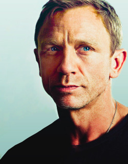  (♔) 14/50 photos of → Daniel Craig 