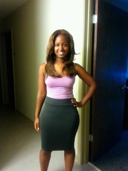 bigblackdong4u:  Coke bottle shape. Danmm she fine.