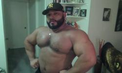 bighugeguys:  This guy used to be around under the moniker “musclecortez”