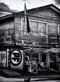 blackandwhiteniente:  MINI MARKET #flickstackr