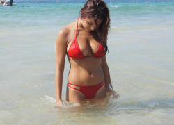 beachbabes:  Bikini girl shows a bit of areola … 