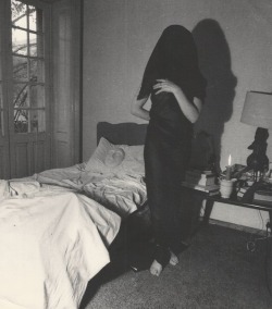 blu-gold:  Kati Horna Oda a la necrofilia, 1962