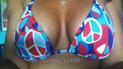 akiraluv80:  Red white and boobies.♥