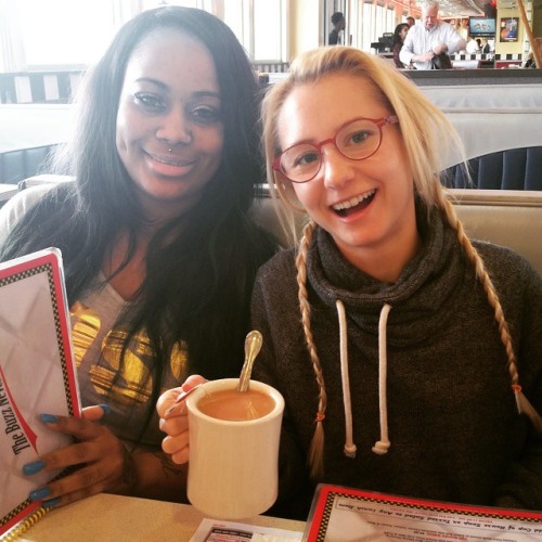 platinumpuzzy1:@aydizcakez and @odettedelacroix getting some lunch (at Honey Bee Diner)  Here shooting for www.petitevsplump.com !!