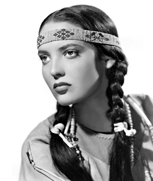 Linda Darnellhttps://painted-face.com/