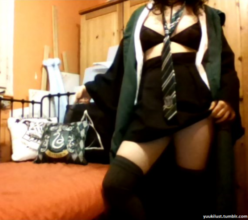 yuukilust: Slytherins have more fun ~ Reblog and DM me if you want an extra pic ;d  Thanks for sending your hot Slytherin tease over, yuukilust! [Submit your sexiest cosplay here!]  