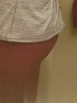 Sissy booty in a tight skirt