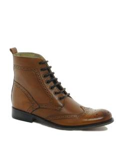 manly-shoes:  ASOS Brogue Boots With Leather SoleHeart it on