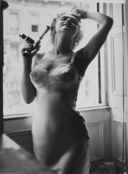 marilyn-monroe-collection:   Marilyn Monroe on the set of The