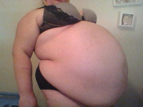 best-of-bbw:  dustine1229:  Who is this ?!?!  WHO IS THIS!?! :O 